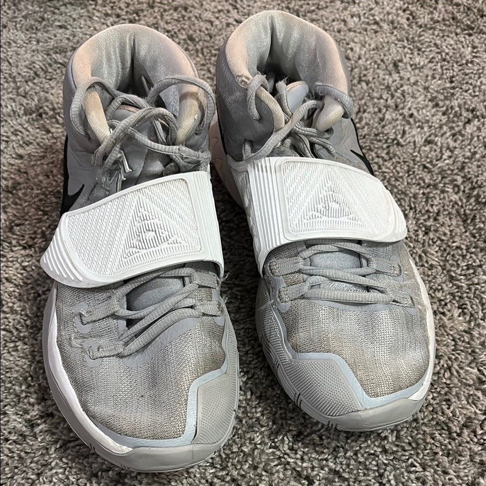 Nike Gray and White Sneakers Low-Top Casual